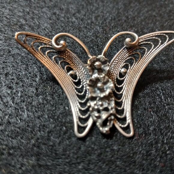 Vintage Sterling Floral and Butterfly Filigree Brooch - Picture 6 of 6